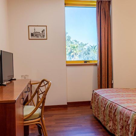 Hotel Tivoli Esterno foto