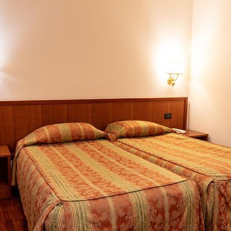 Hotel Tivoli Esterno foto