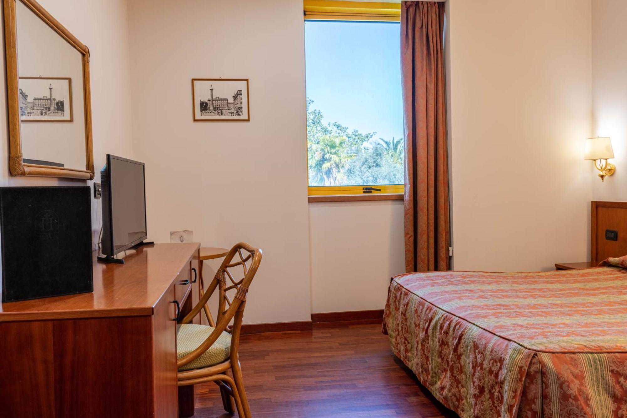 Hotel Tivoli Esterno foto