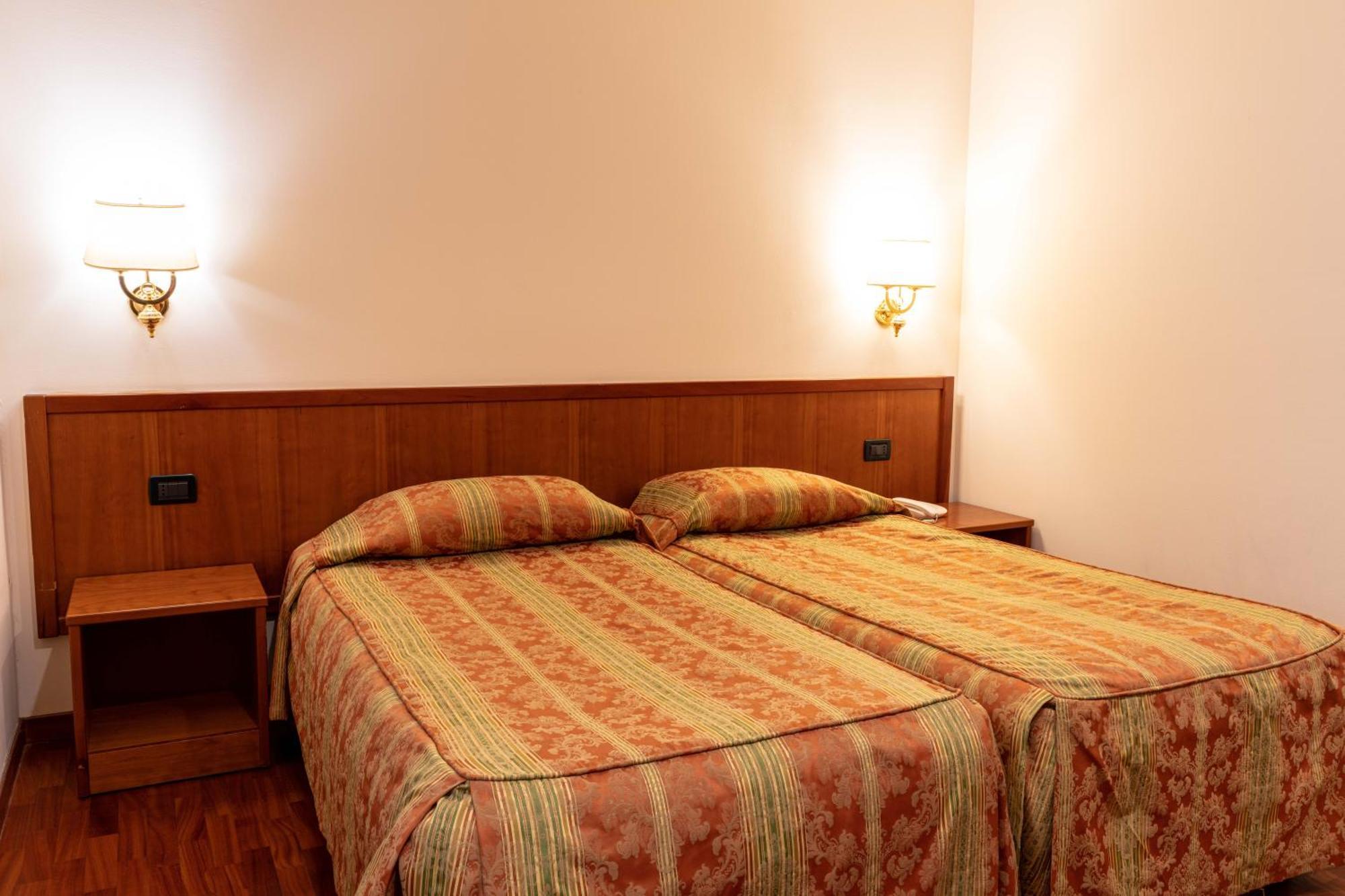 Hotel Tivoli Esterno foto