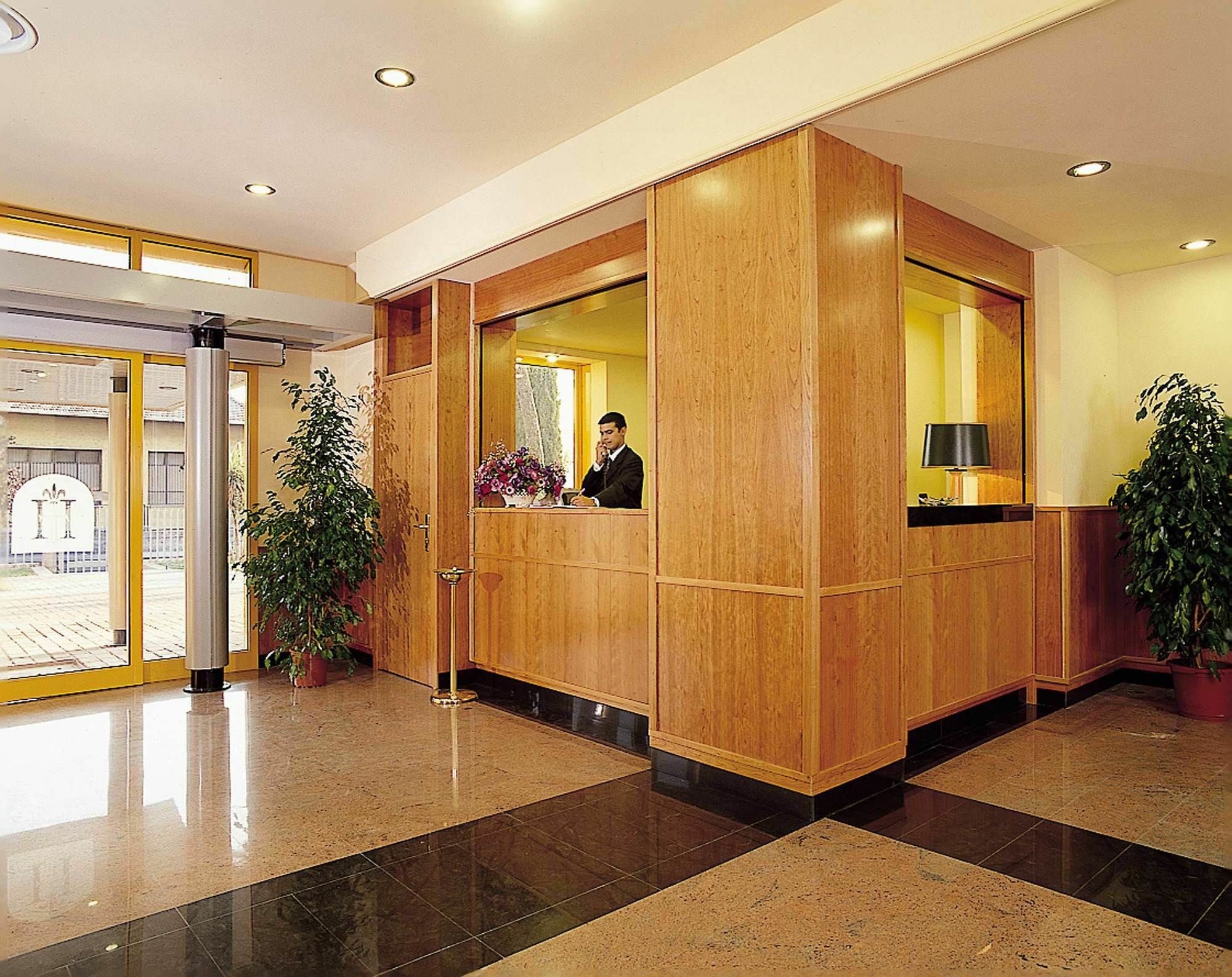 Hotel Tivoli Esterno foto