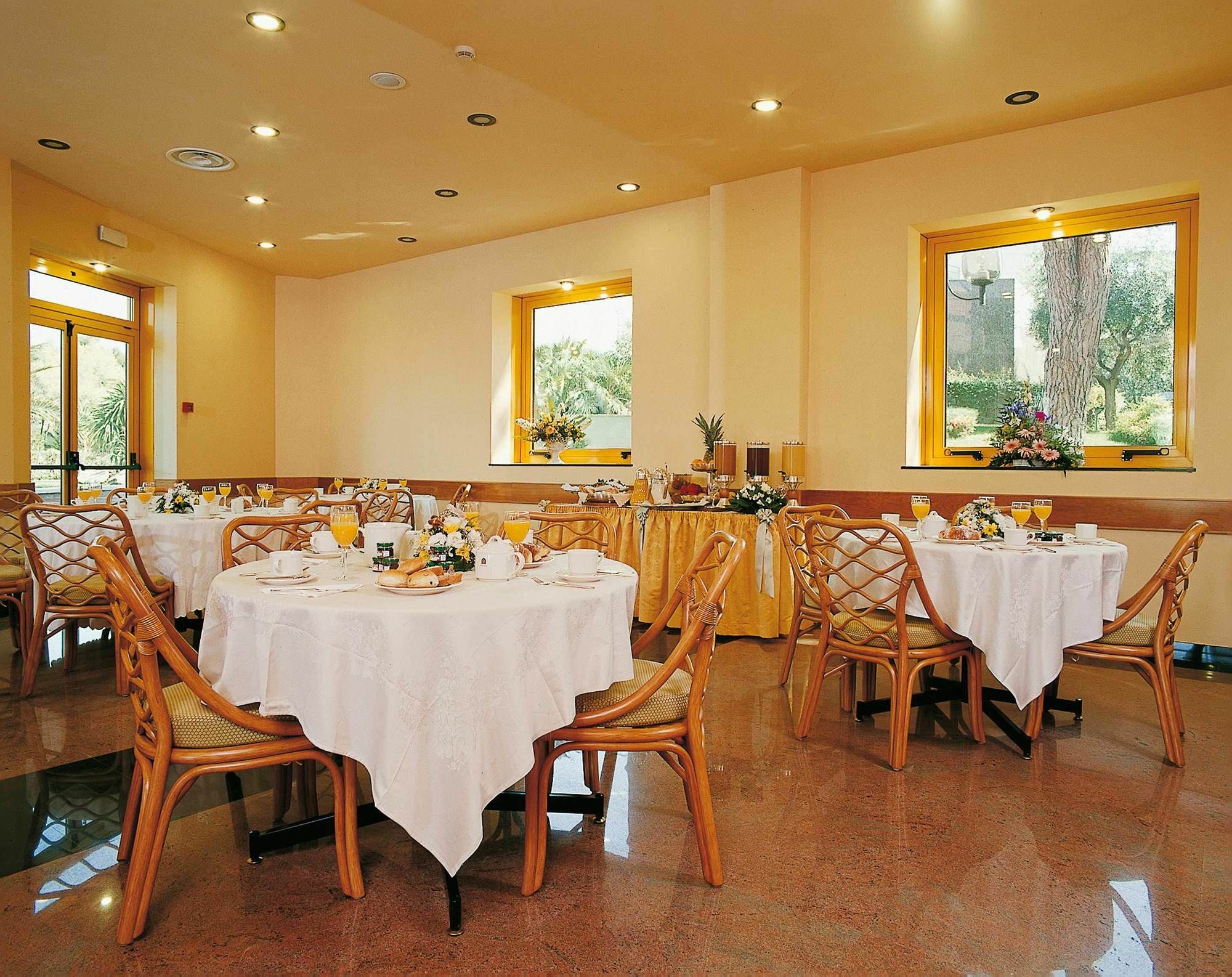 Hotel Tivoli Esterno foto