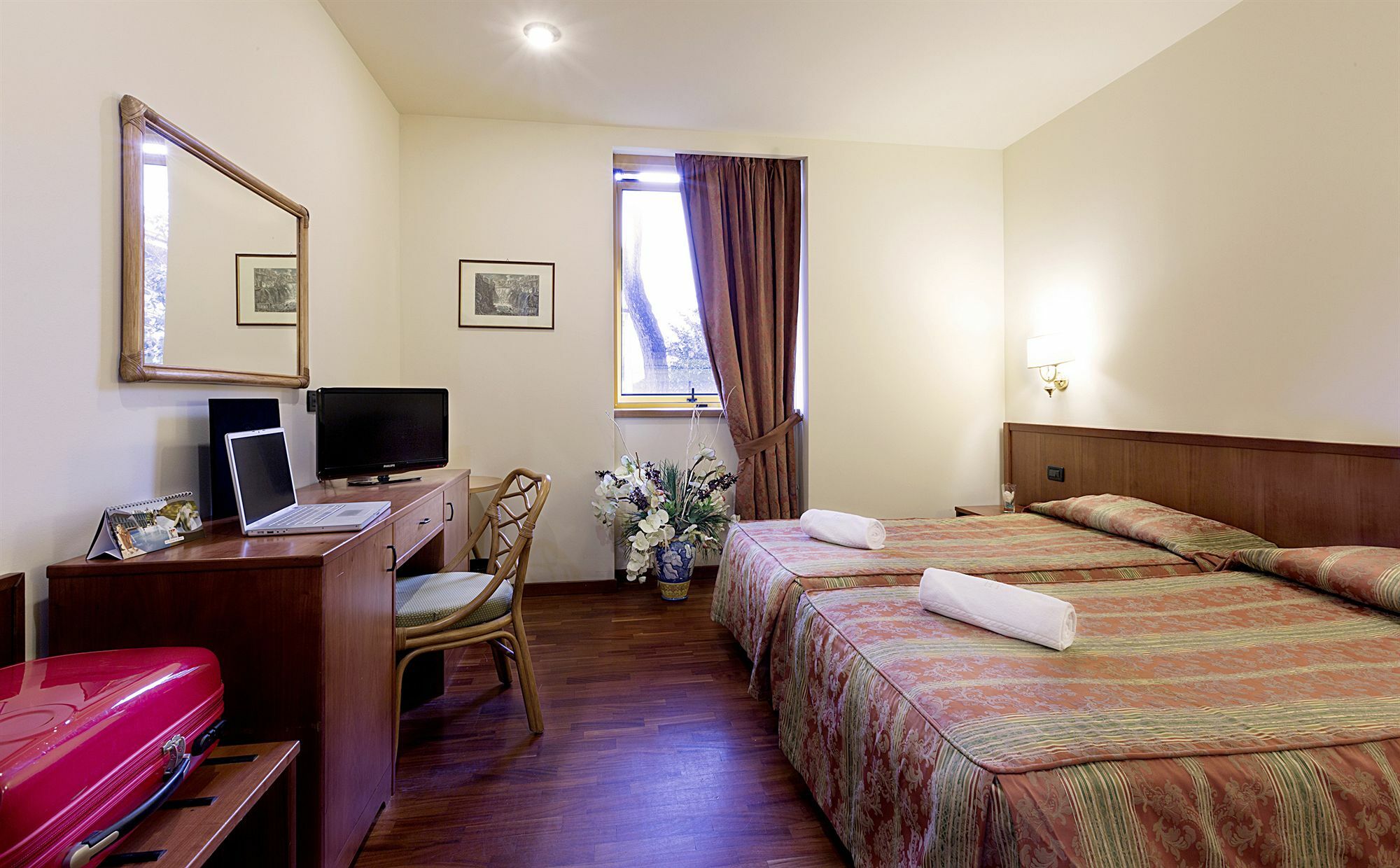 Hotel Tivoli Esterno foto
